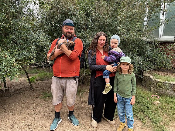 Elana mit Familie